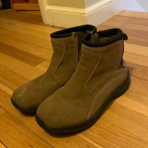 Lands End size 7 shoe